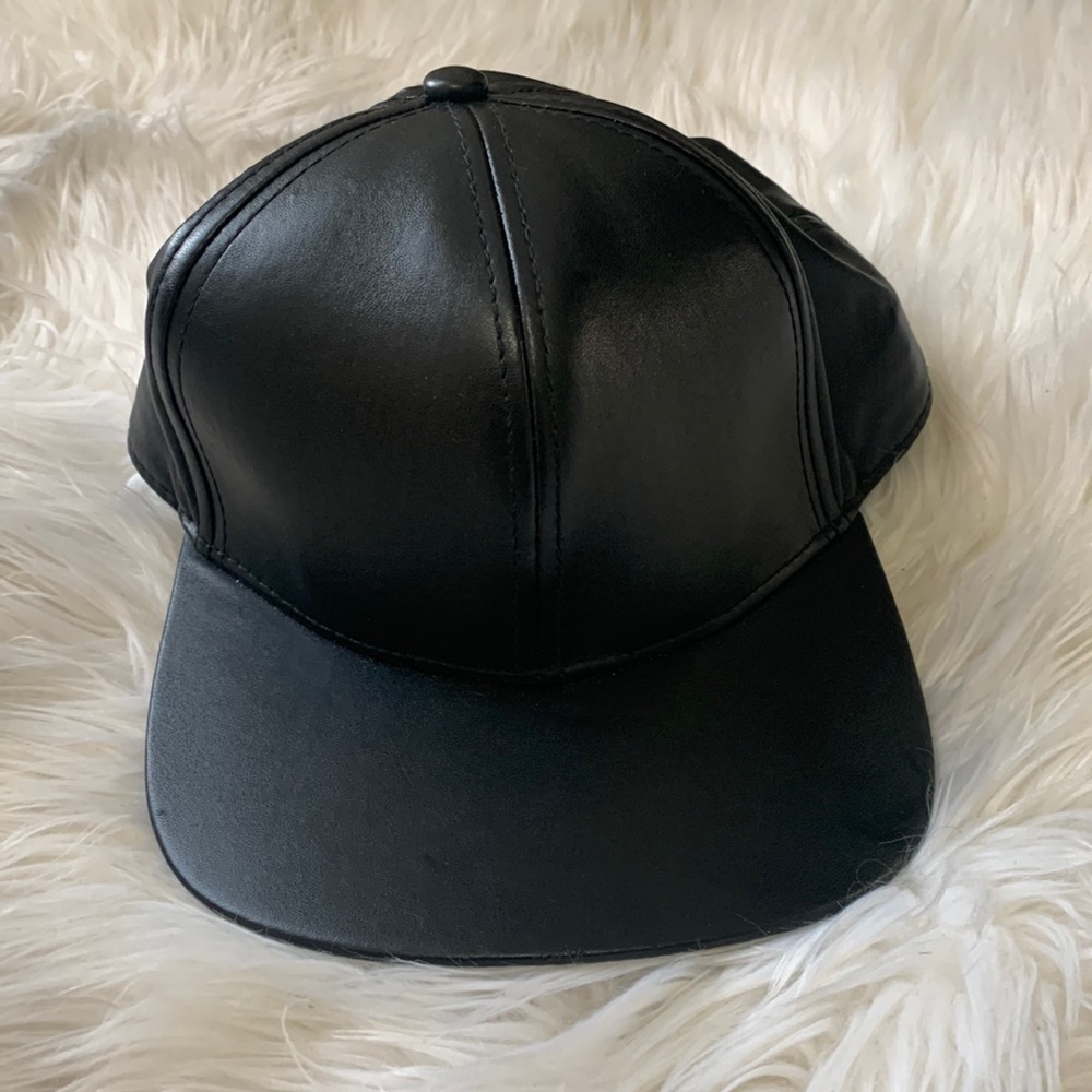 Brand: Forever 21 (without brand tag) Size: One size Color: Black